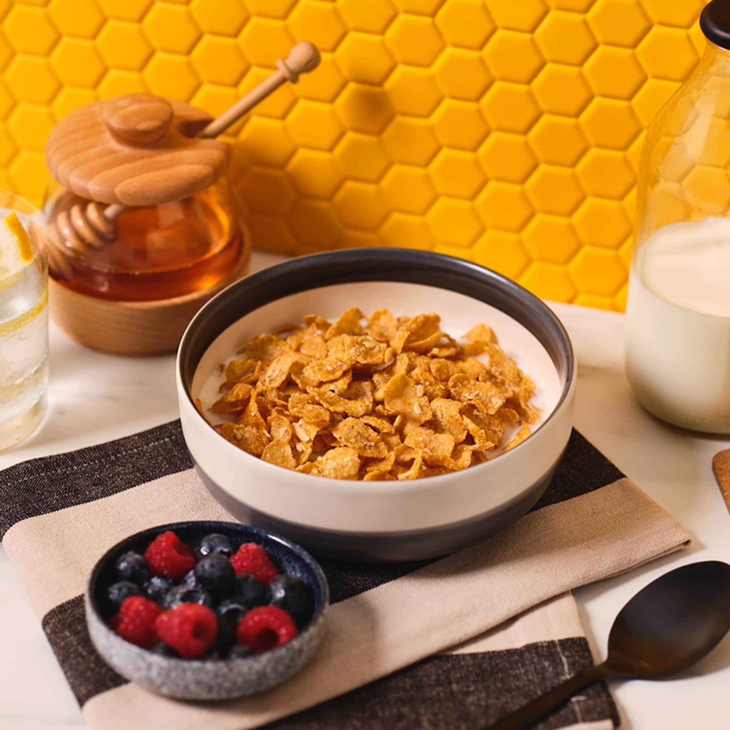 Kellogg's Crunchy Nut Breakfast Cereal 300g 300g pack shot