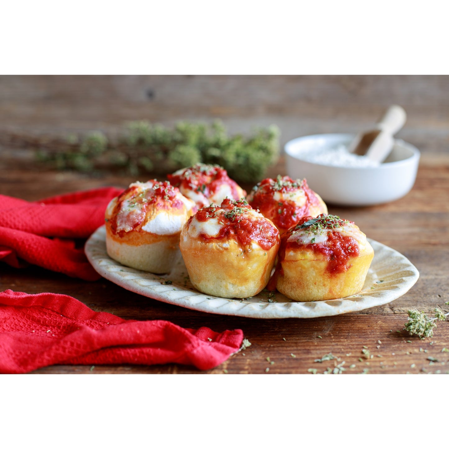 Mutti Tomato Pasta Sauce with Garlic 400g — image 3