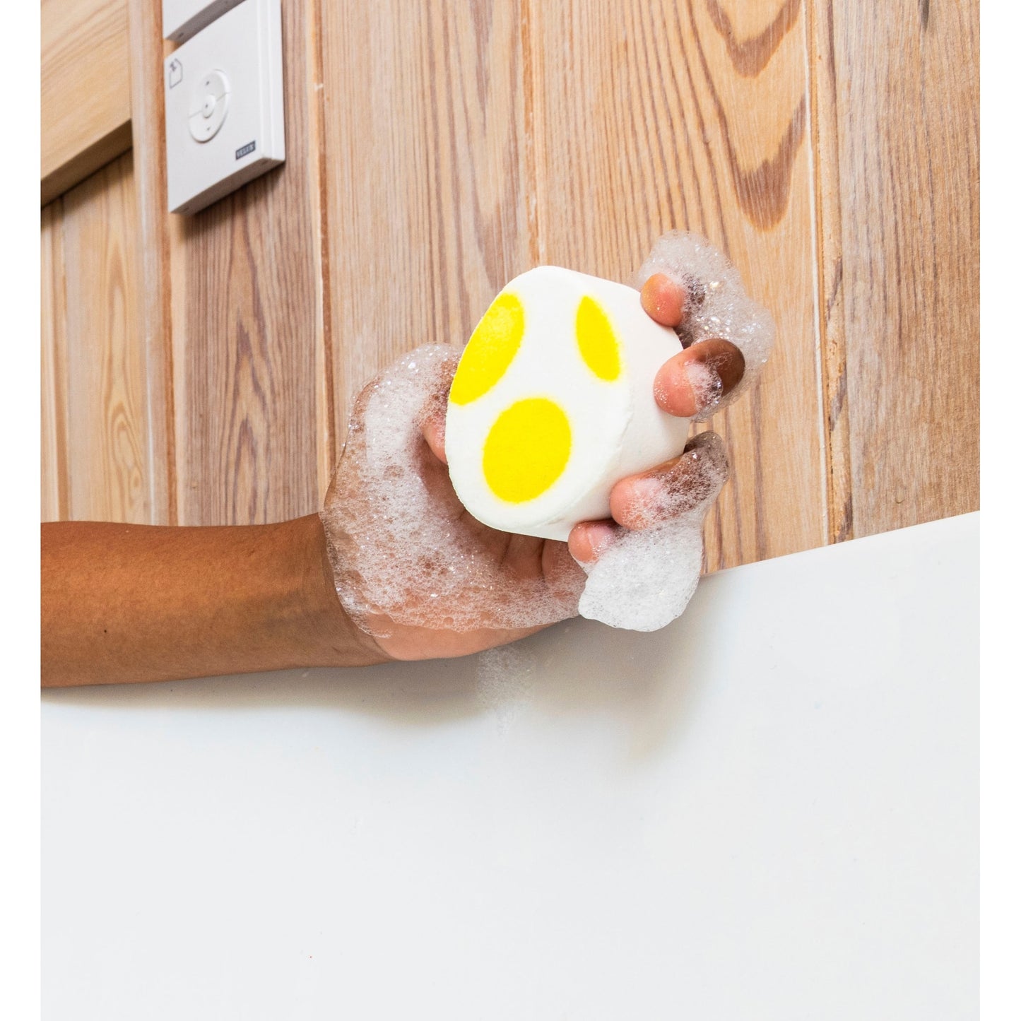 Super Mario yoshi egg bath bomb 150g — image 3