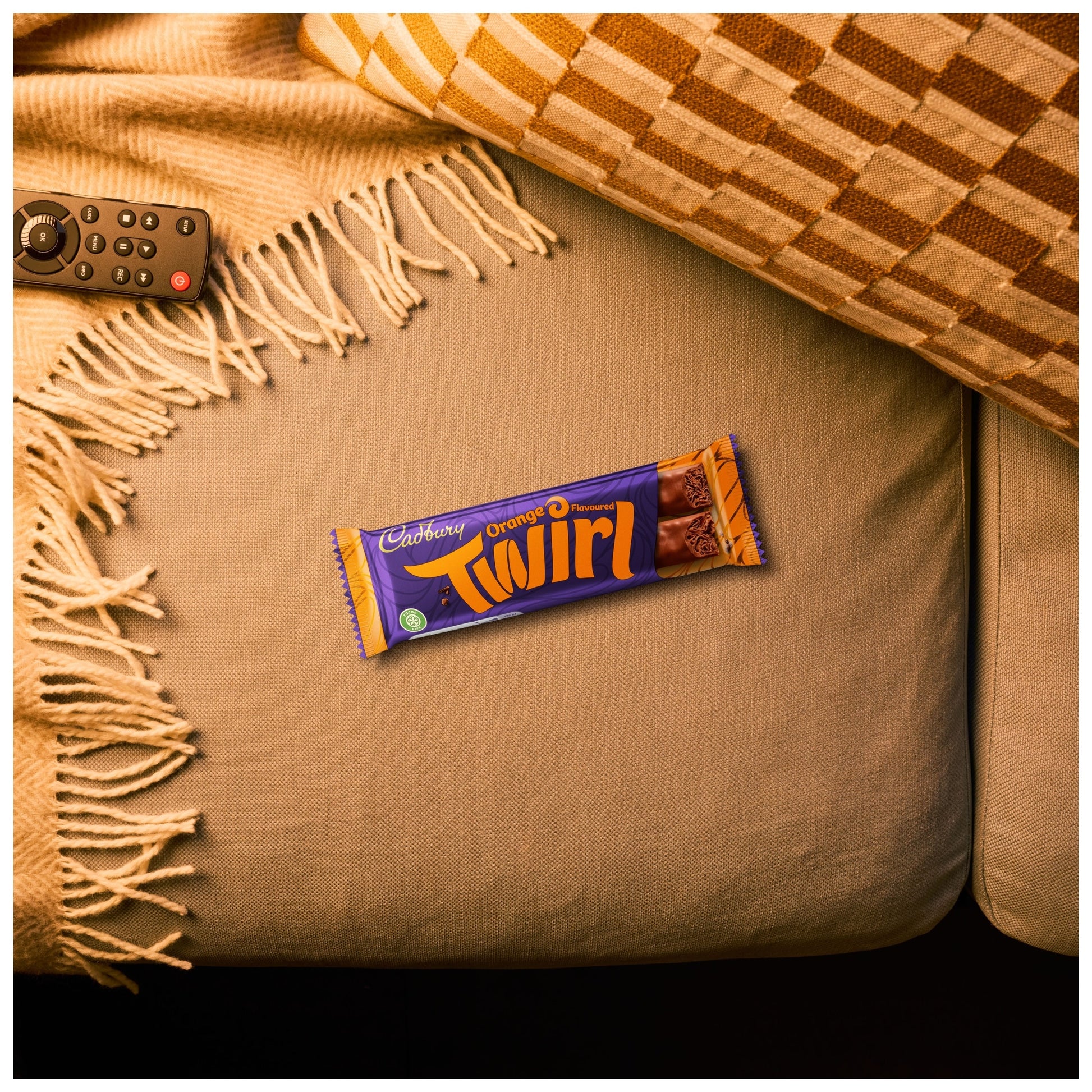 Cadbury Twirl Orange Chocolate Bar 3 pack Multipack 3 x 43g — image 2