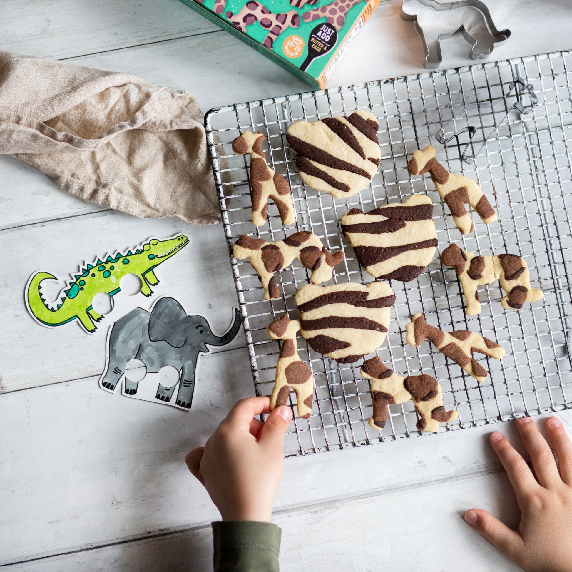 Craft & Crumb Be Wild Biscuits Bake & Craft Kit 235g — image 3