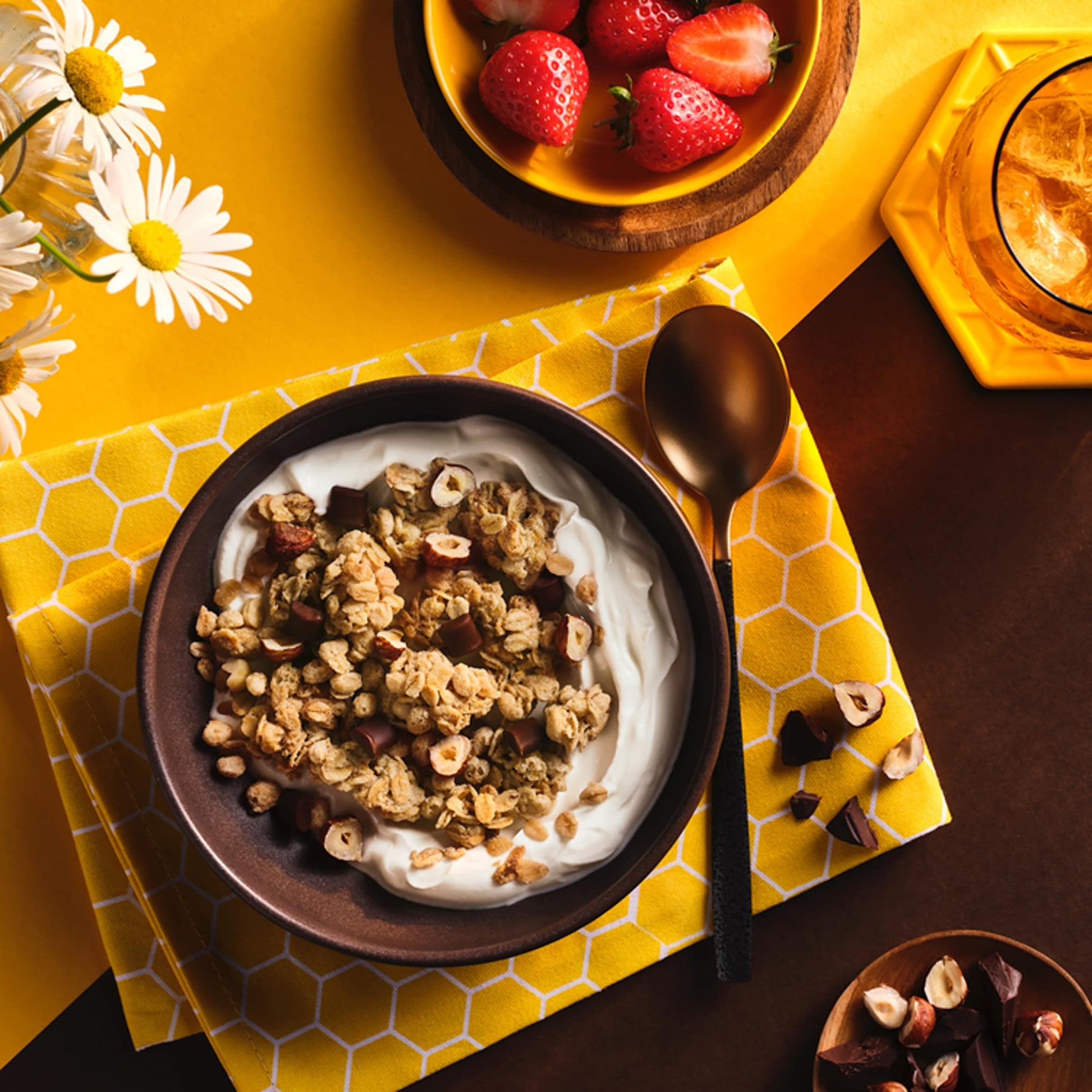 Kellogg's Crunchy Nut Hazelnut & Chocolate Breakfast Granola 380g — image 3