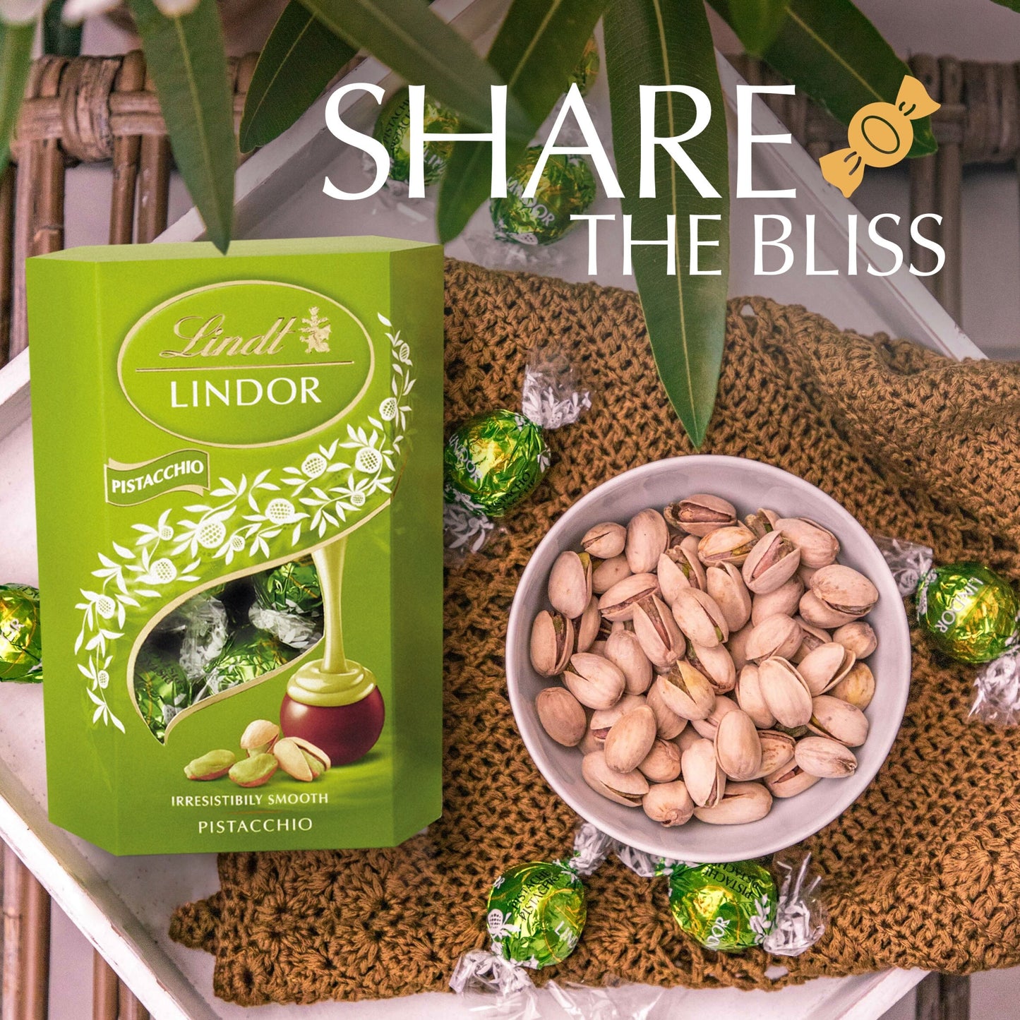 Lindt Lindor Pistachio Chocolate Truffles UK 200g — image 3