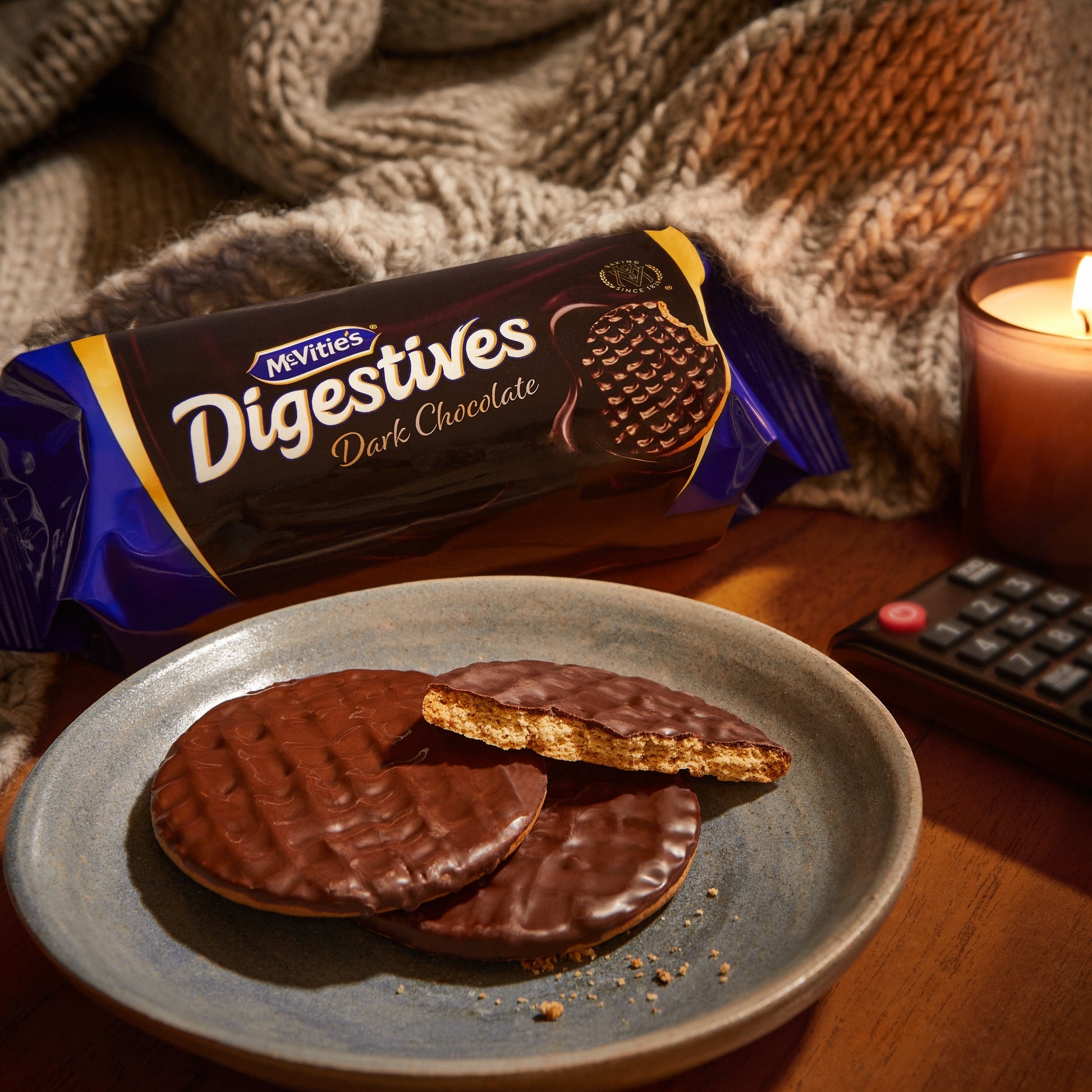 McVitie's Digestives Dark Chocolate Biscuits 266g — image 2