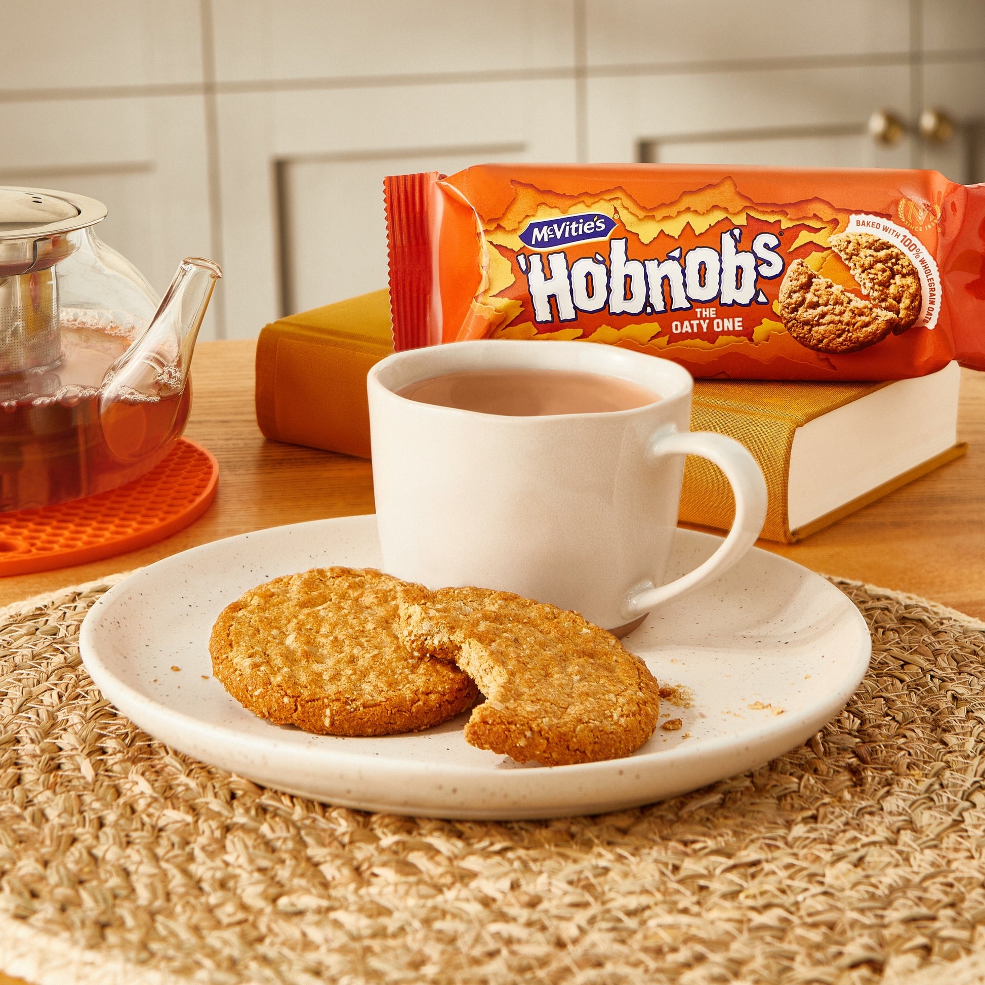 McVitie's Hobnobs Biscuits The Oaty One 255g — image 2