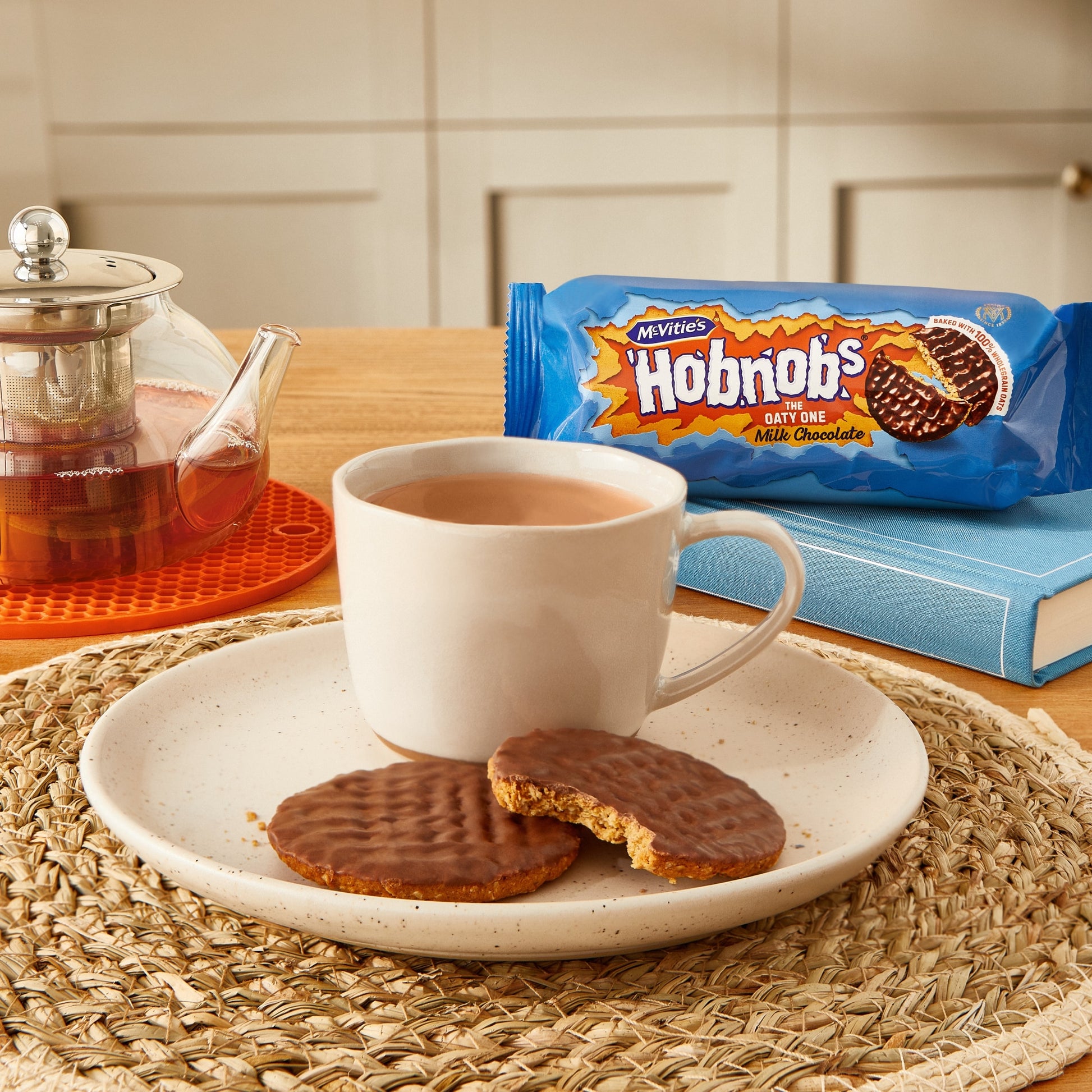McVitie's Hobnobs Milk Chocolate Biscuits 262g — image 2