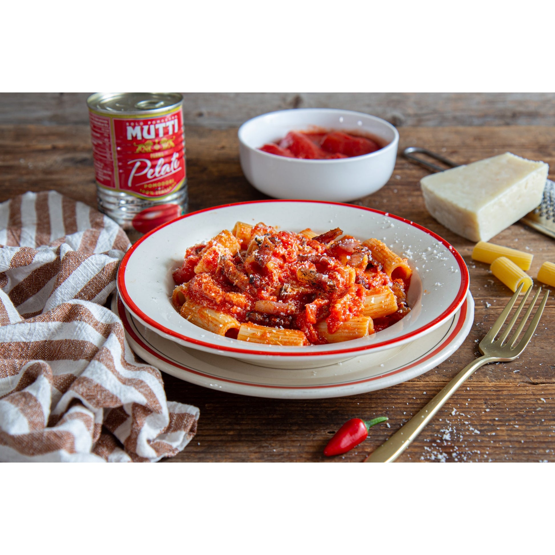 Mutti Peeled Whole Plum Tomatoes 400g — image 3