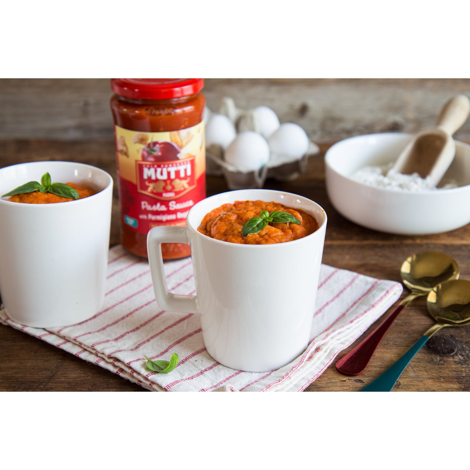 Mutti Tomato Pasta Sauce with Parmigiano Reggiano 400g — image 3