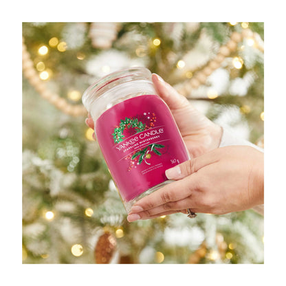 Yankee Candle Signature Large Jar Sparkling Winterberry 567g — image 3